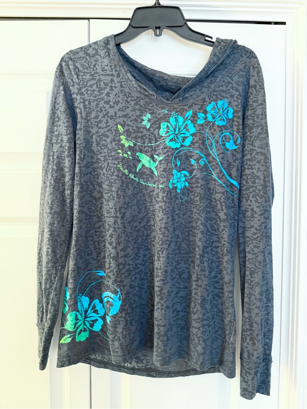 Gray Floral-Print V-Neck Hoodie Top with Teal Accents